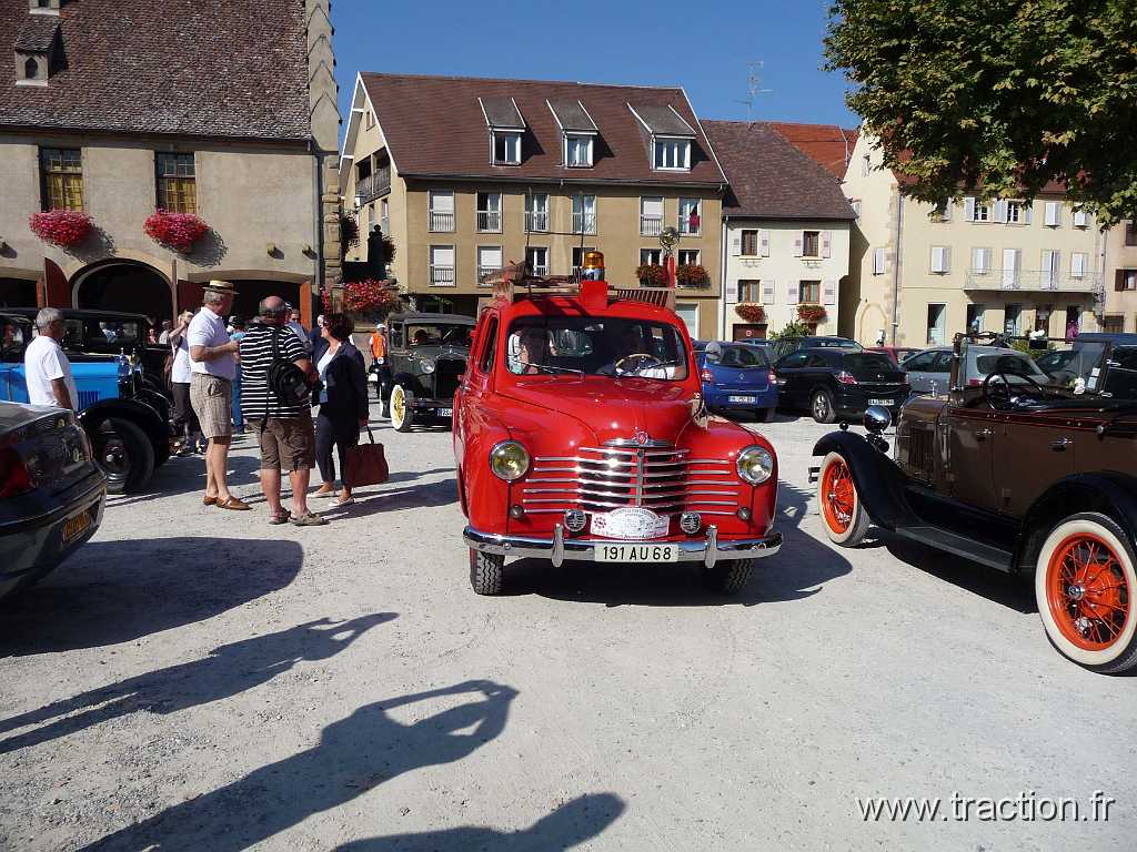 2011_rustenhart (64).jpg - 02/10/2011 - 68740 RUSTENHART 31ème Randonnée Internationale des Vendanges - Dégustation place de la République - RENAULT - Prairie " Sapeurs-Pompiers "